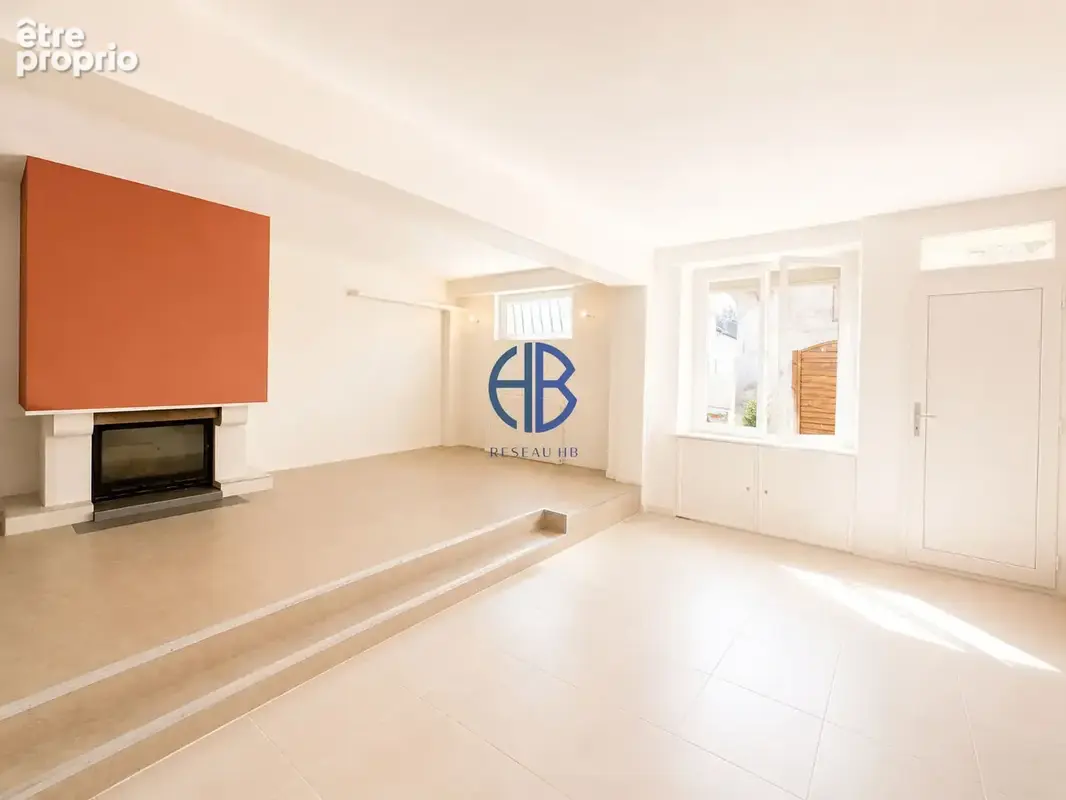Charmante maison individuelle rénovée de 102,41 m² au coeur du village des Avenières - photo 4