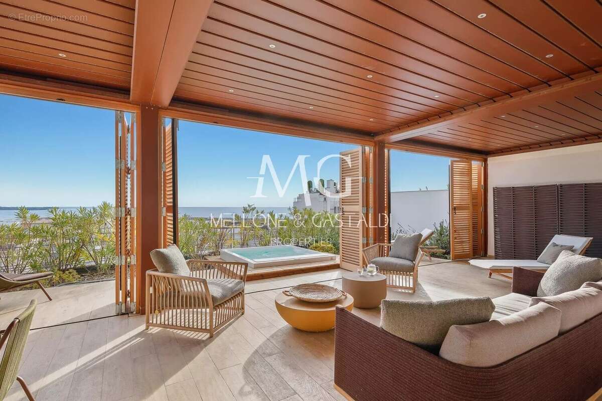 Cannes centre – penthouse d’exception – roof top – vue mer panoramique – 117 m² – 2 parkings - photo 4