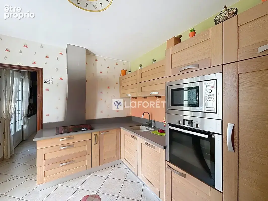 Maison à vendre 195 m²  4 chambres, jardin, véranda et garage - photo 4