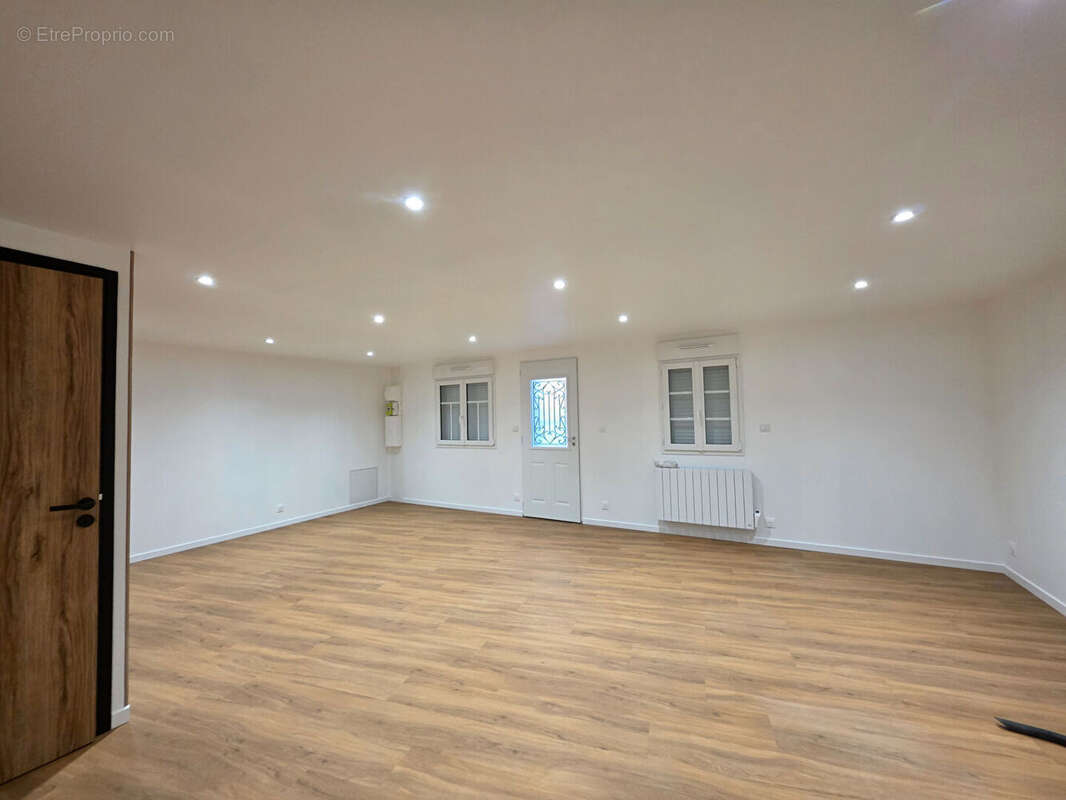 Maison à CREVECOEUR-LE-GRAND