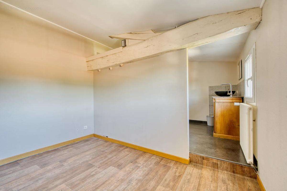 Maison de caractère de 242 m² - Saintes - photo 16