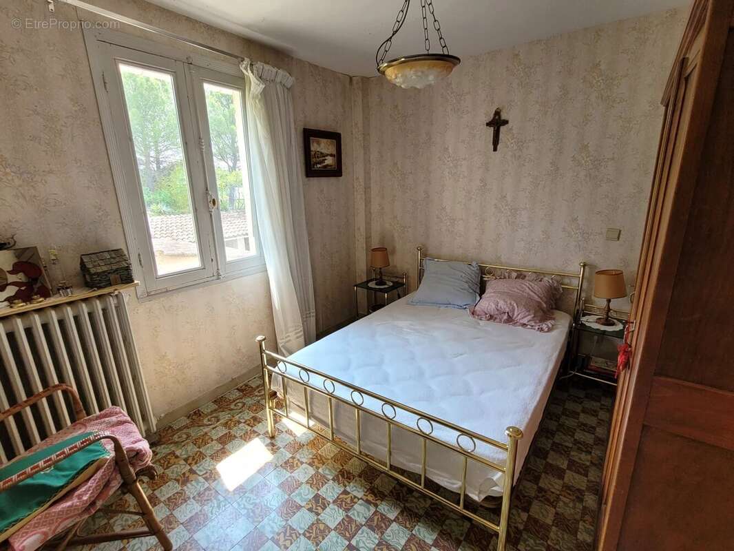 Maison à SAINT-JULIEN-LES-ROSIERS