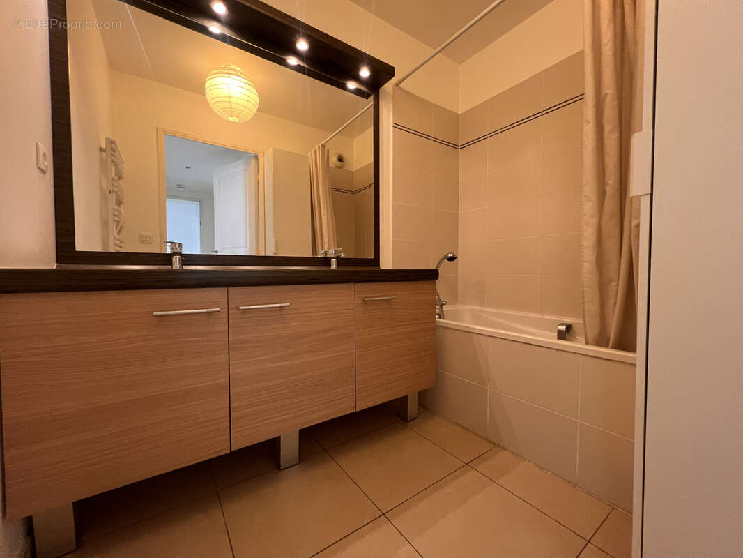 Appartement à MARSEILLE-7E