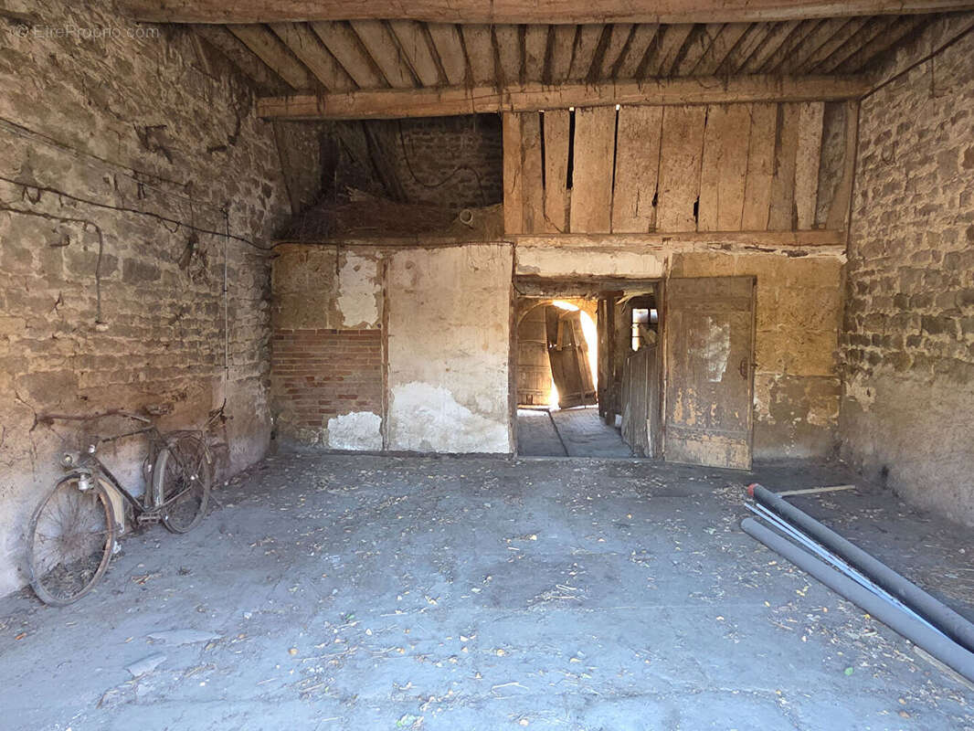 Maison ancienne ferme à rénover 351m², Arlay - St Germain les Arlay 39210 - photo 2