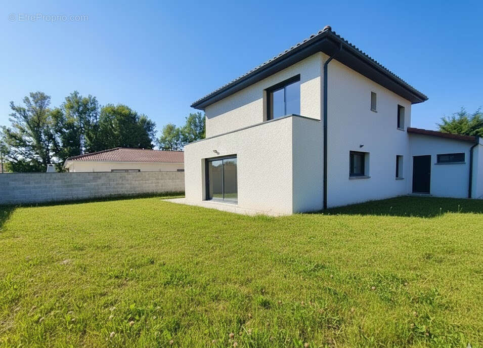 Maison à VERSAILLEUX