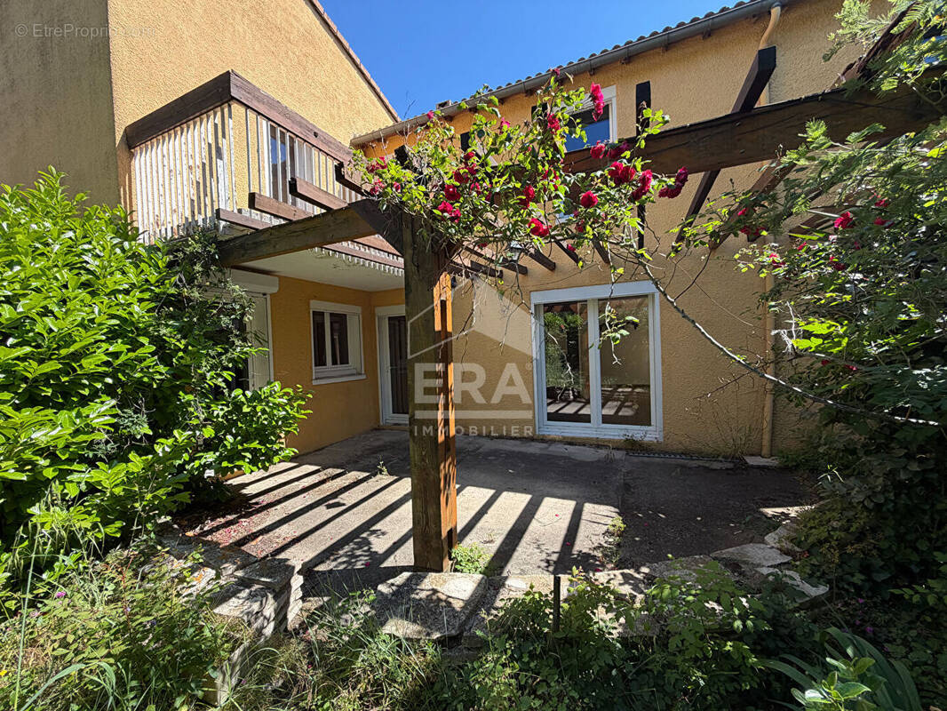 Maison à VILLEMOUSTAUSSOU