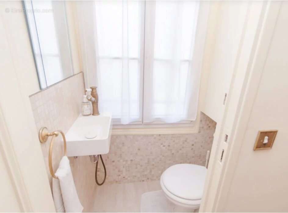 Appartement à PARIS-1E