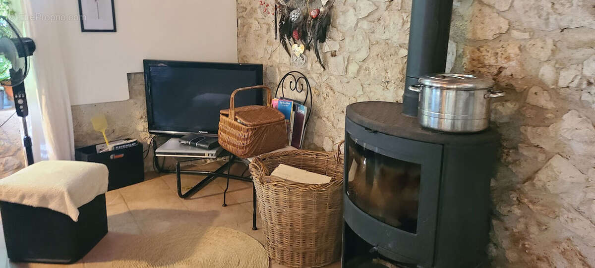 Propriété en pierre à rénover ? beau potentiel et environnement verdoyant à fauroux - photo 11