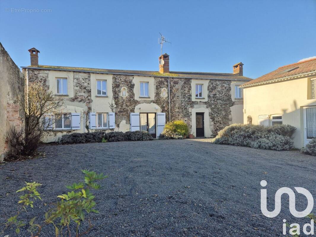 Photo 1 - Maison à ARGENTON-CHATEAU
