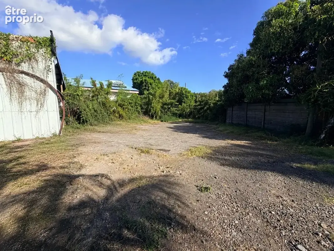 Terrain à LE TAMPON