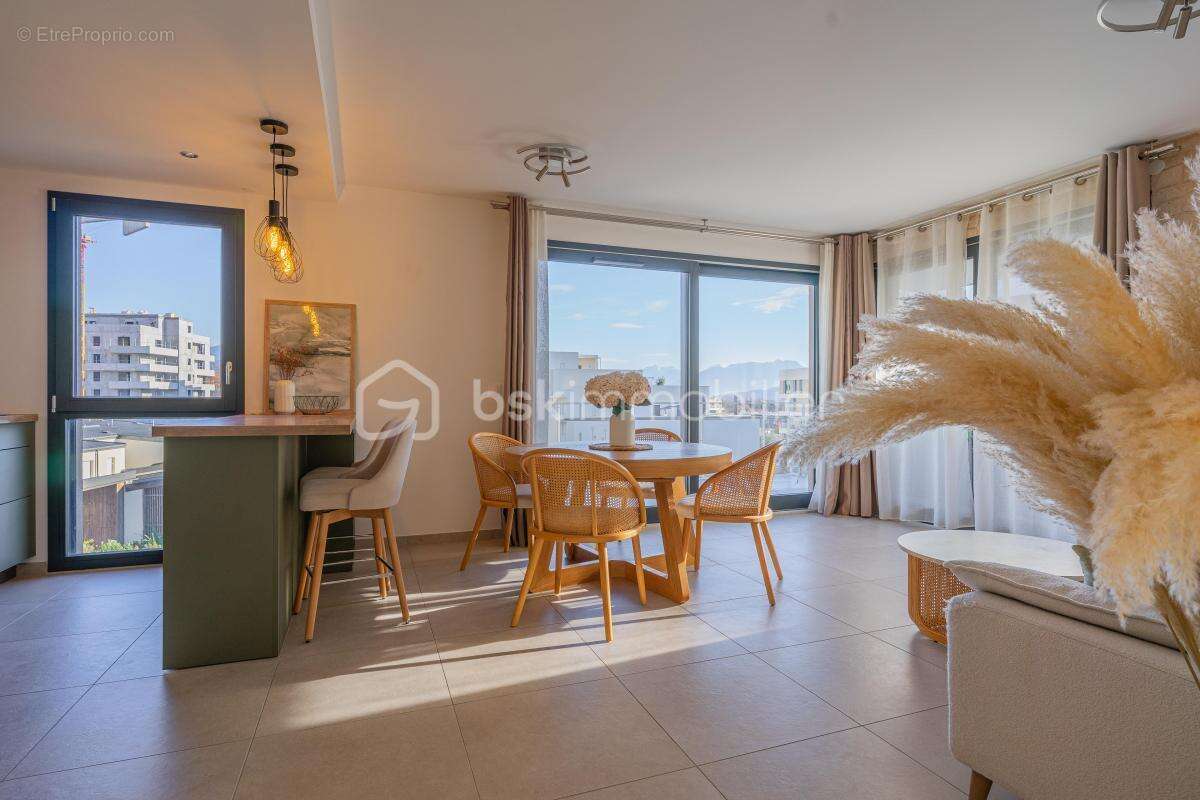 Appartement à PRINGY