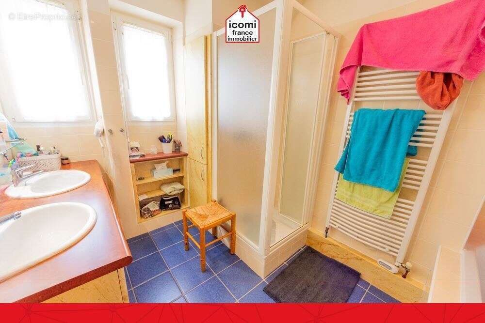 Finistere - ploudalmézeau (29830) - a vendre - appartement t5 133m² - 4 chambres - dalle beton - seul a l'etage - garage - beau  - photo 8