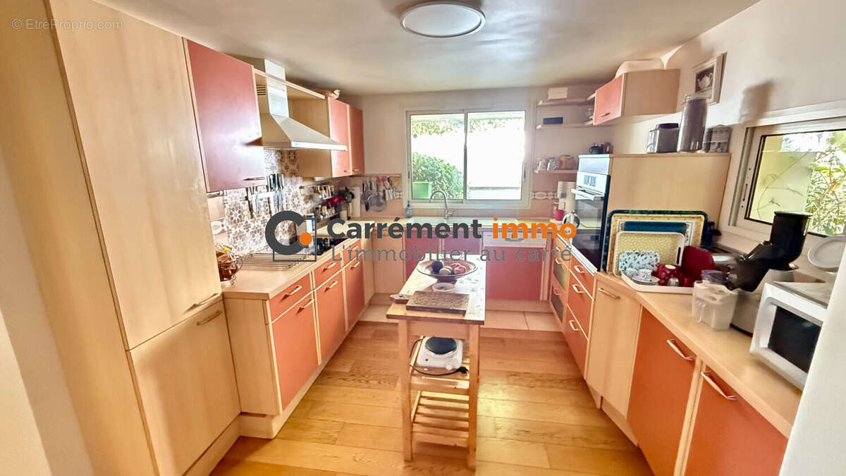 Maison à SAINT-CLEMENT-DE-RIVIERE