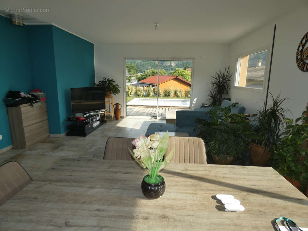 Maison à ESPINASSES