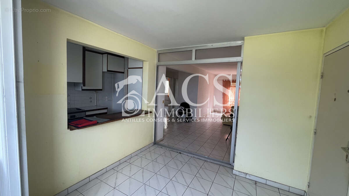 Appartement T4 avec travaux avec garage fermé et vue mer  - FORT-DE-FRANCE - photo 6