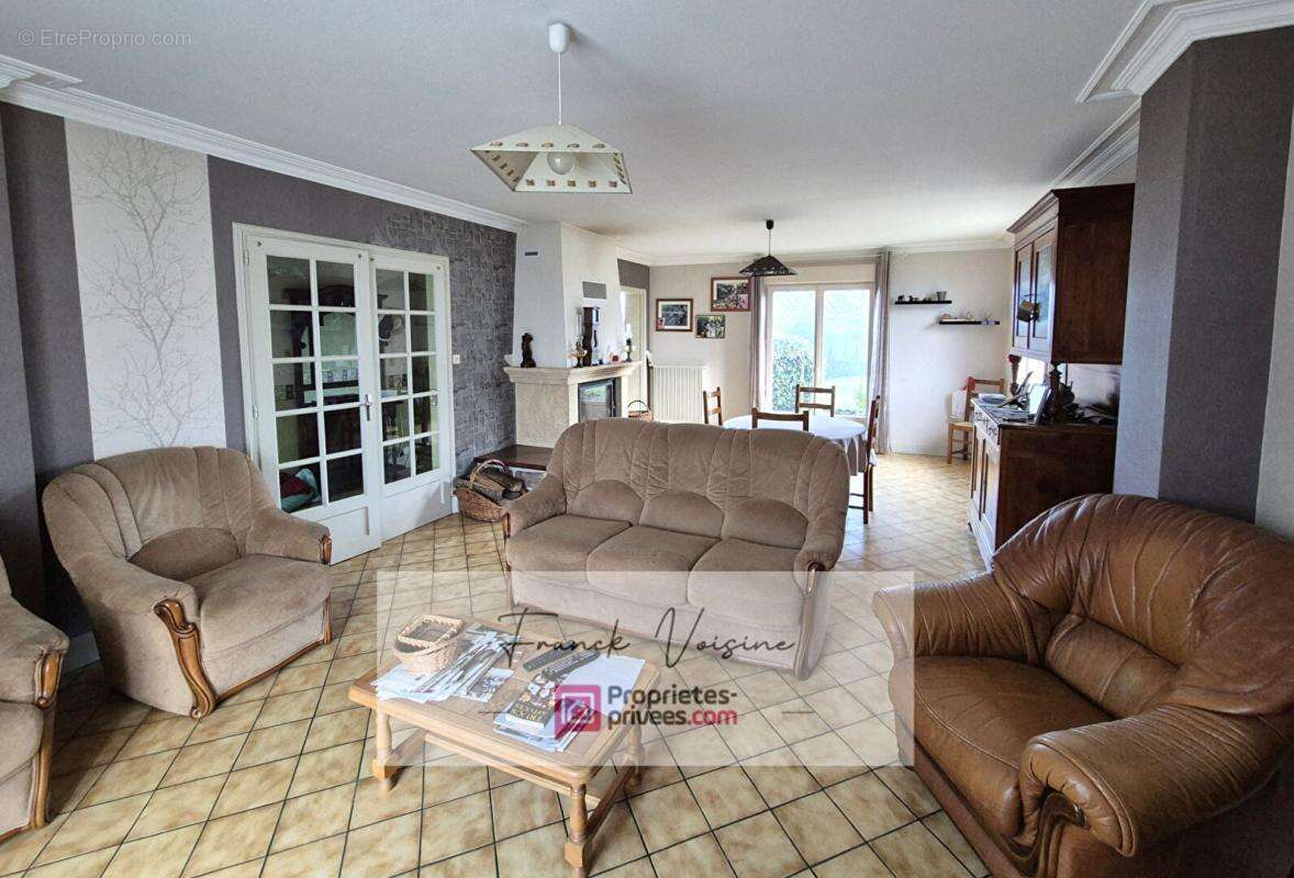 Maison à SAINT-MICHEL-MONT-MERCURE