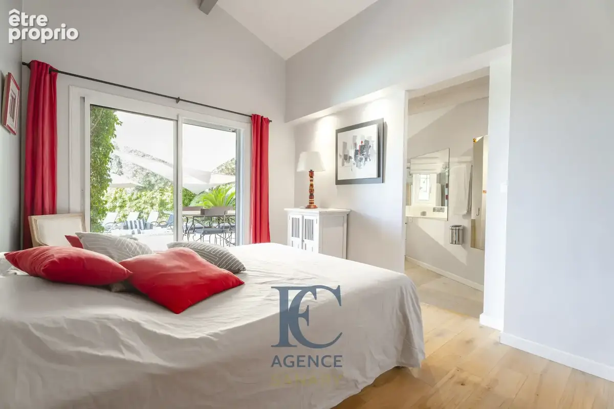 La Cride, Maison de 170 m2 habitables avec piscine, aperçu mer et garage - photo 6