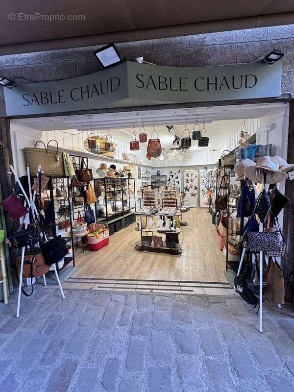 Commerce 30 m² à Pezenas  - photo 2