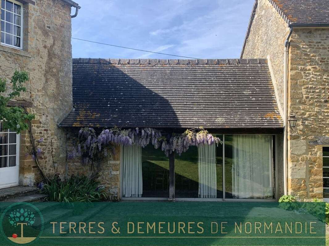 Maison à MESLAY