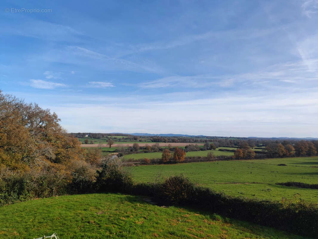 Maison à CERCY-LA-TOUR
