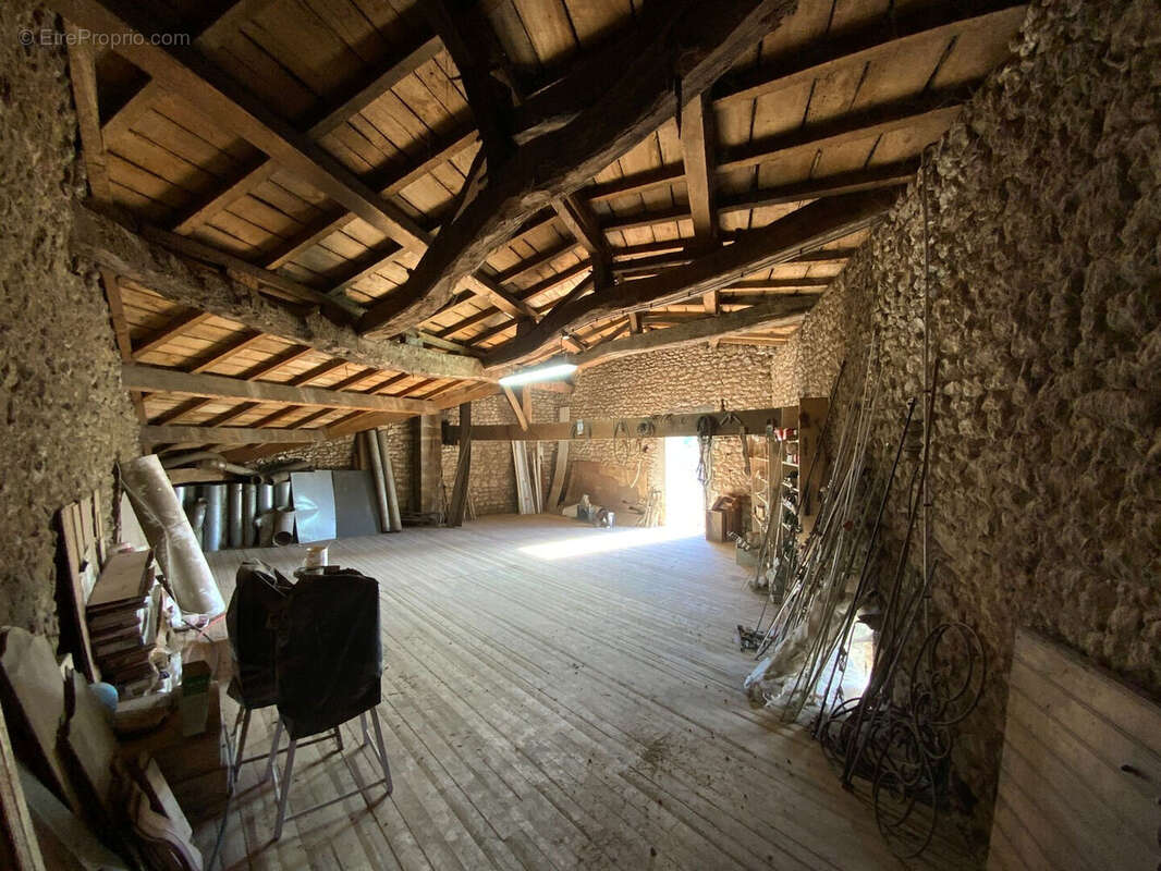 Maison à SAINT-GENIS-DE-SAINTONGE