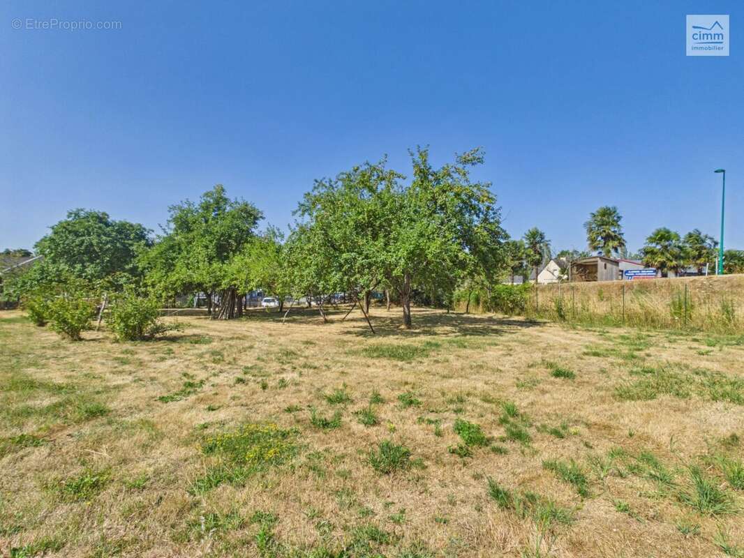 Terrain de 900m² à batir - photo 2