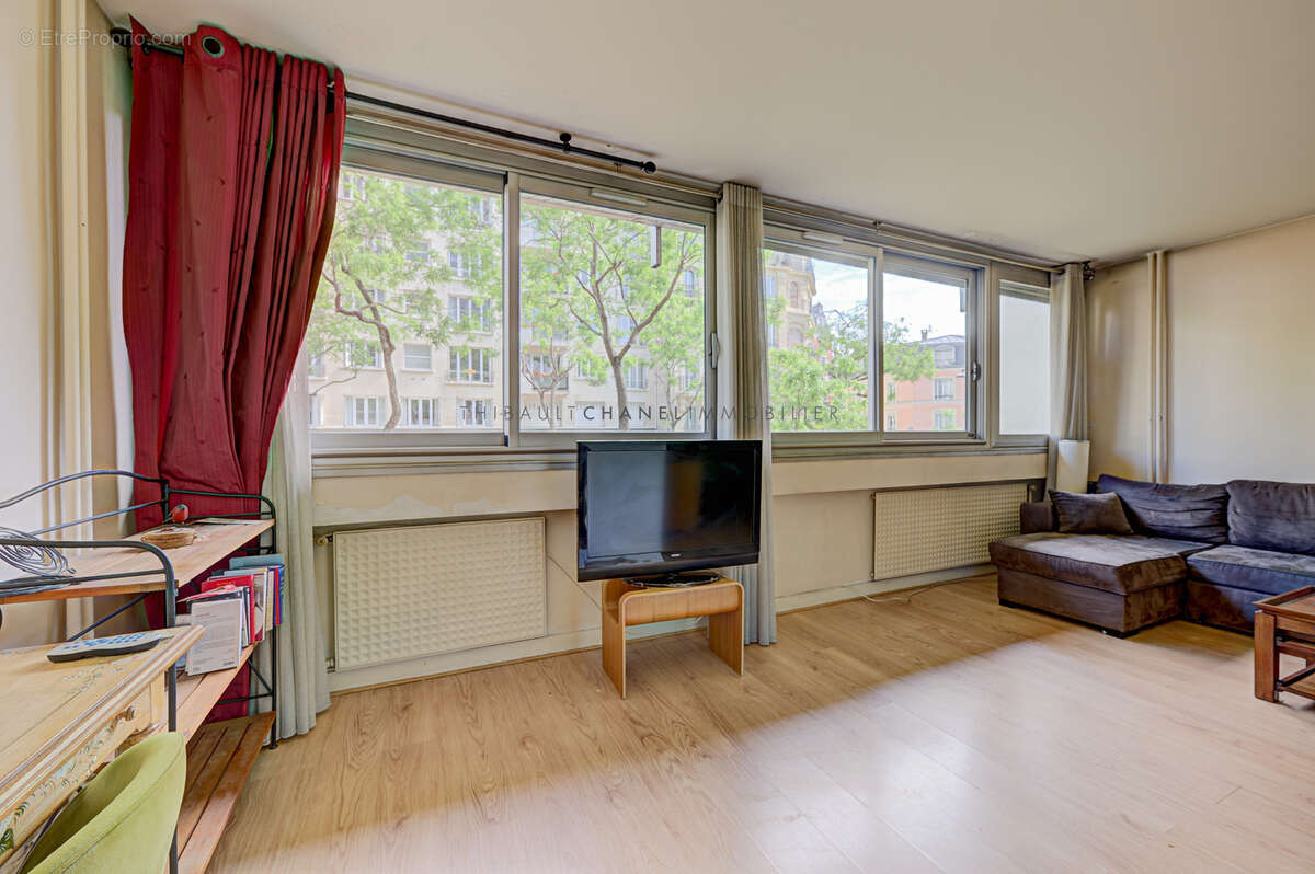 Appartement à PARIS-14E