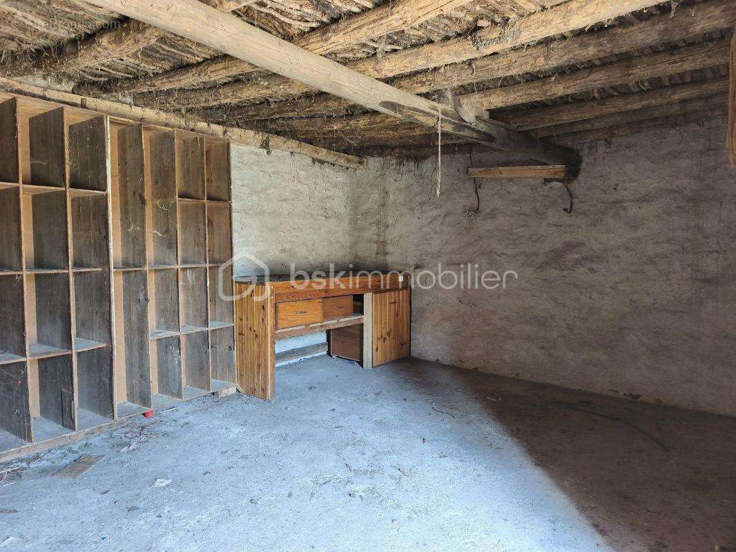 Maison en pierre de plain-pied avec dépendances - photo 11