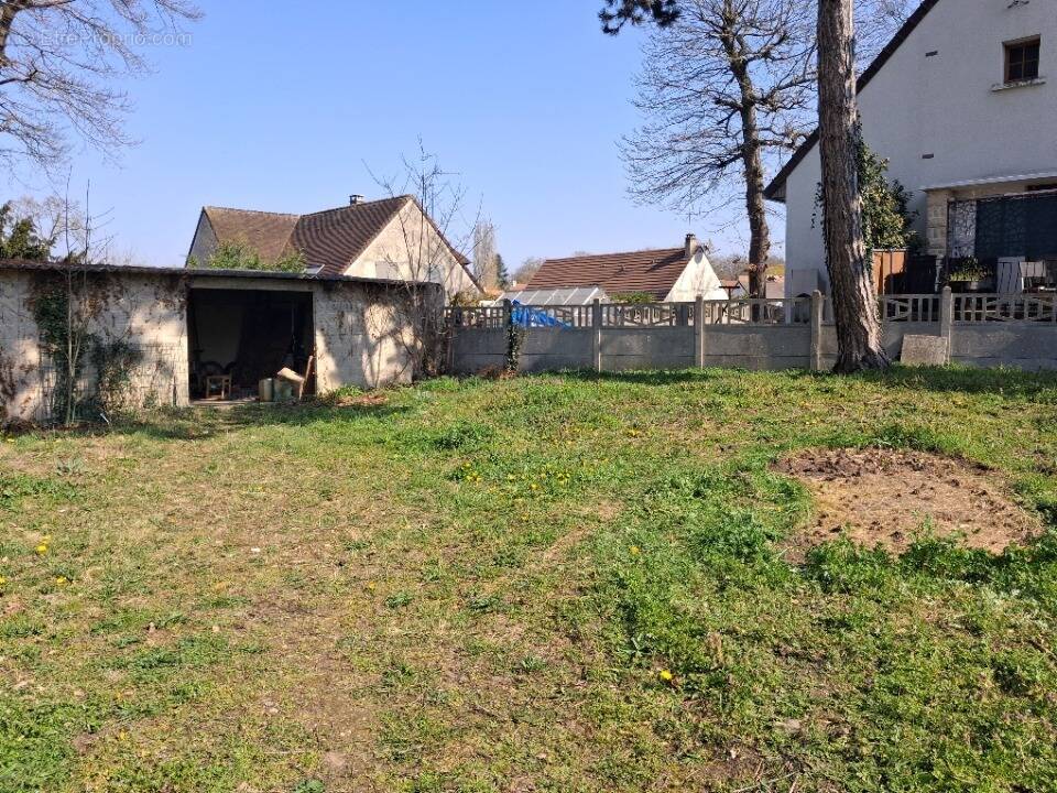 Terrain à MERY-SUR-OISE