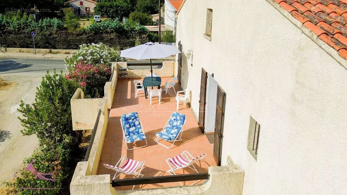 Haut de villa - morta (20243) - photo 2