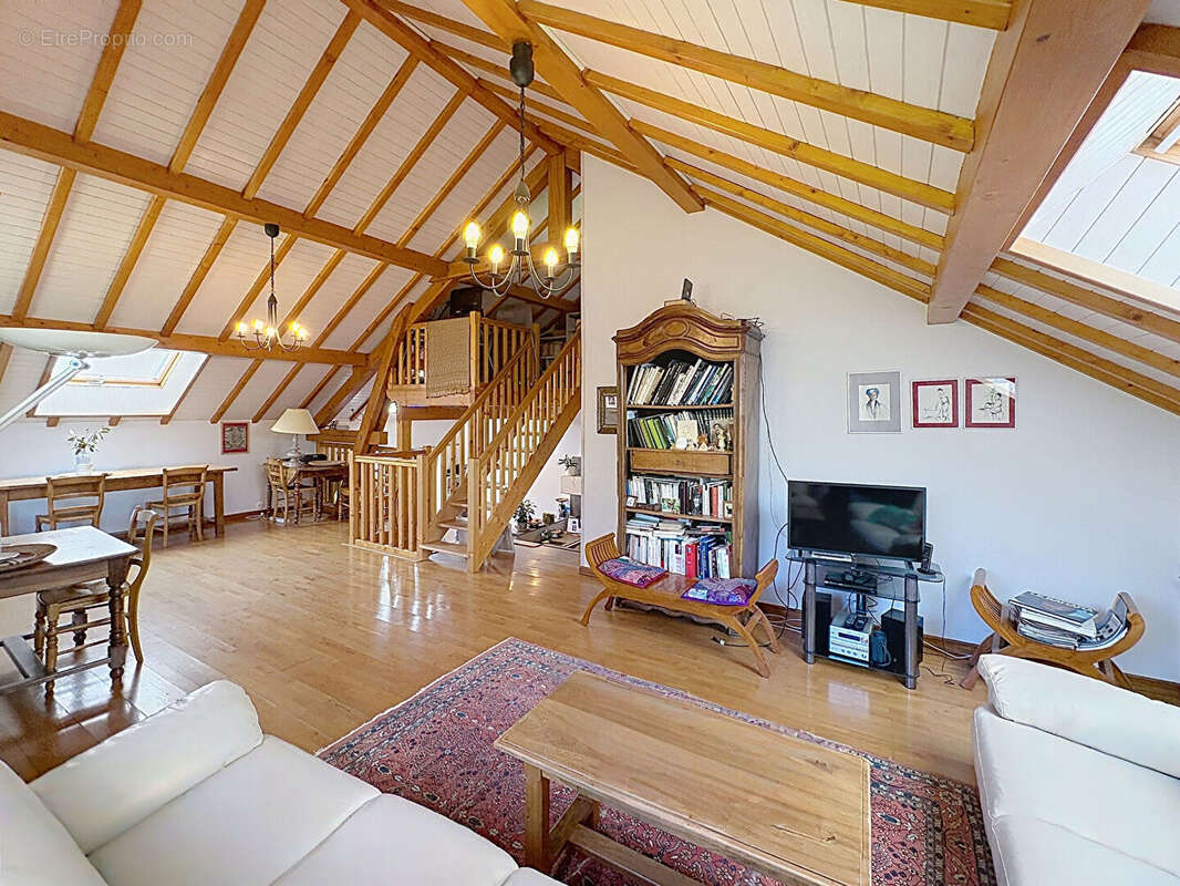 Maison à PERS-JUSSY