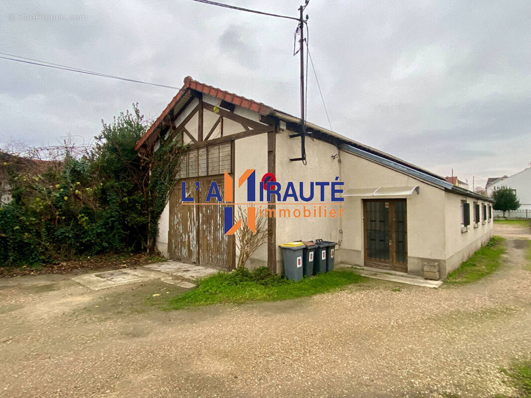 Commerce à HOUILLES