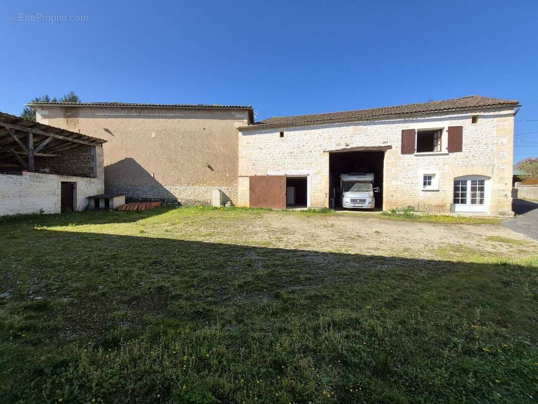 20260319111310 - Maison à CHAZELLES