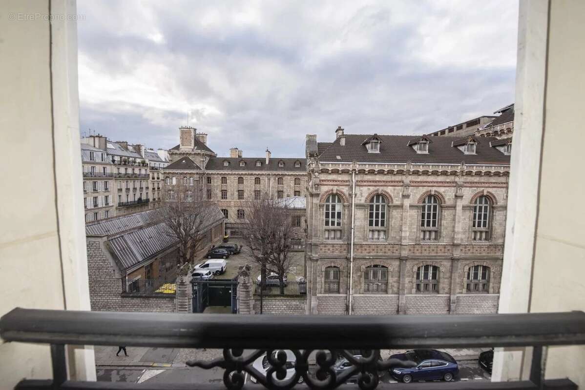 Appartement à PARIS-8E