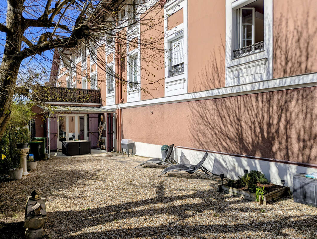 Appartement à LE PERRAY-EN-YVELINES