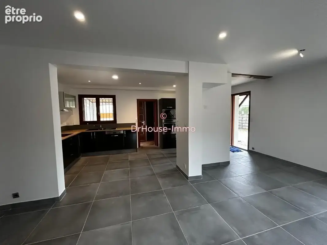 Maison 6 pièces 130 m² à vendre à Saint-Jean-De-Monts (85160) - photo 2
