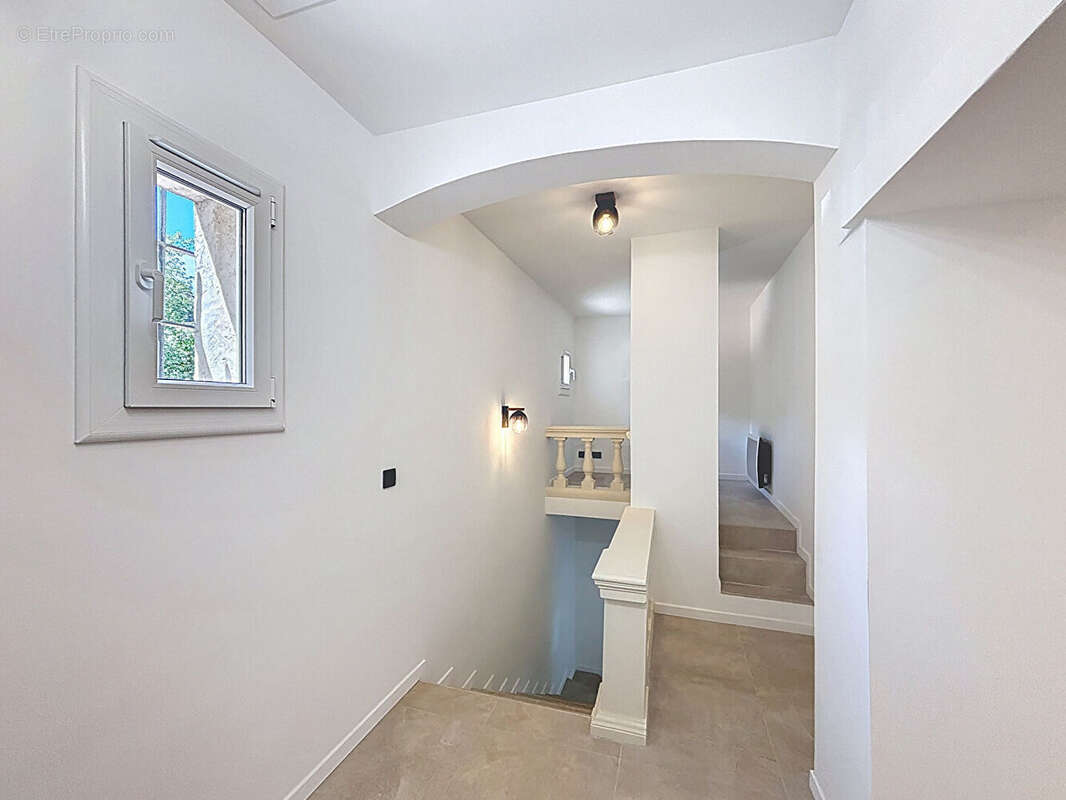 Appartement à SAINT-LAURENT-DU-VAR