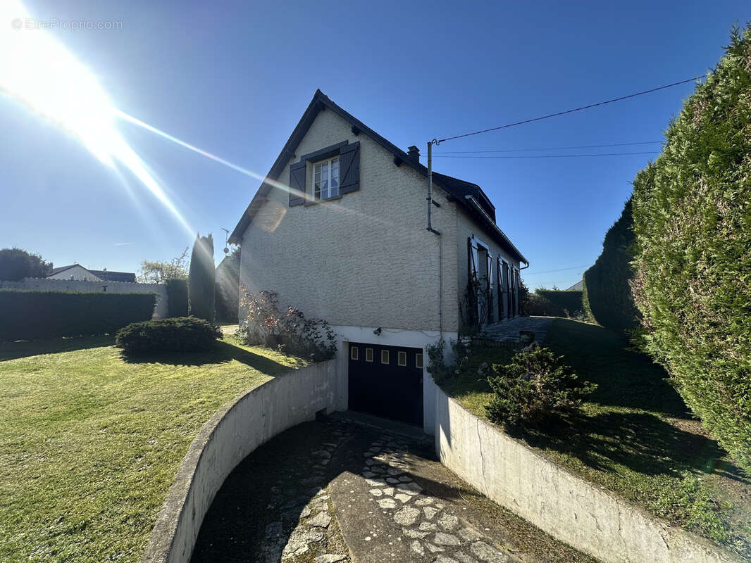 Maison à COURCELLES-SUR-SEINE