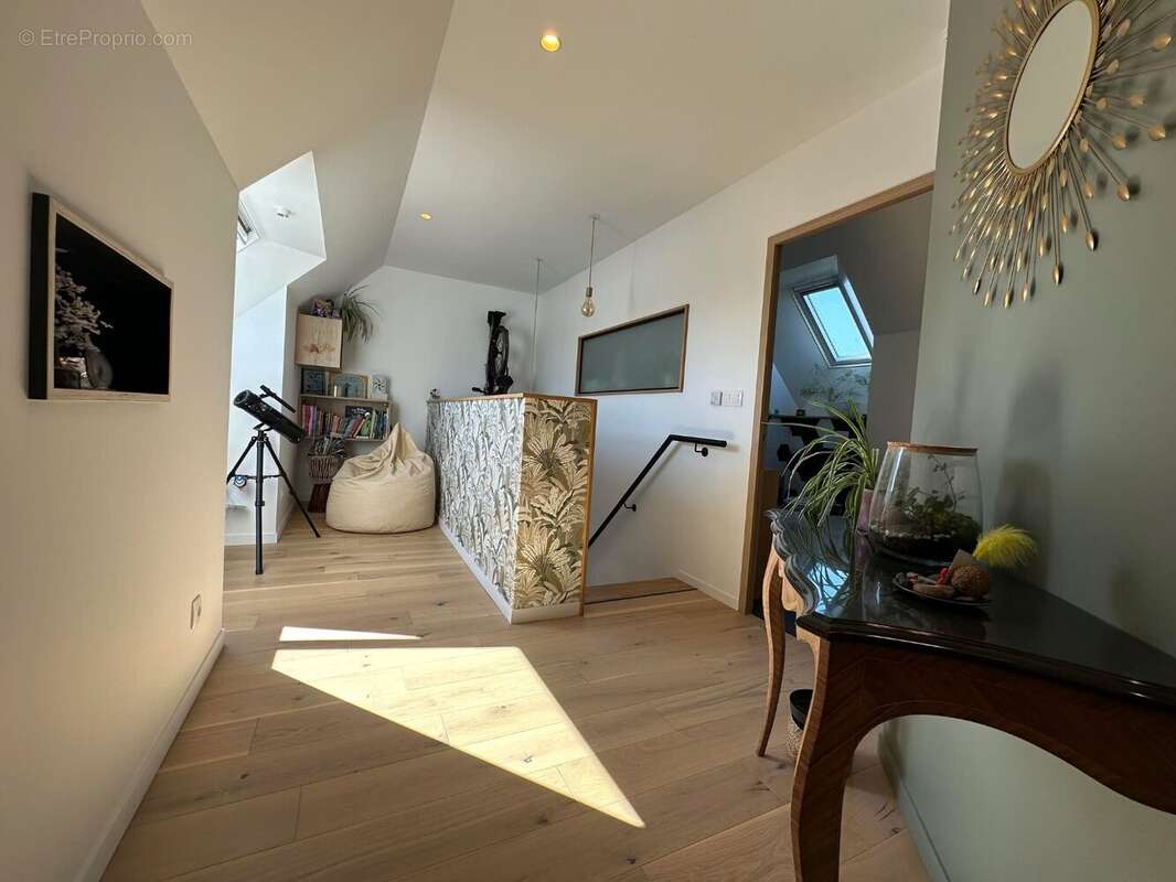 Maison à SAINT-LAMBERT-DU-LATTAY