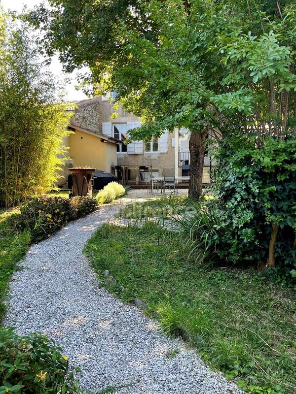 Jolie maison en plein centre de FLEURANCE (32), 165 m2, 5 pièces, 3 chambres, cave, jardin clos et puits - photo 22