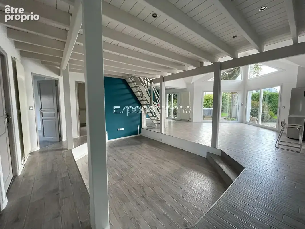 Maison individuelle de plain pied - 3 chambres - 133m² - 872m² de terrain - Dépendances - MALAUNAY - photo 5
