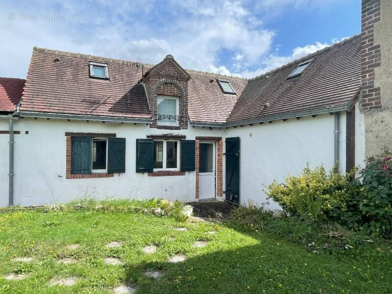 Maison à LA BAZOCHE-GOUET
