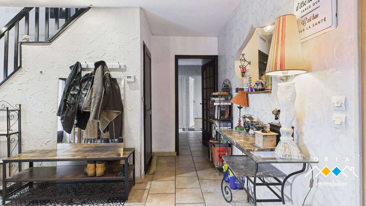 Maison à BEY-SUR-SEILLE