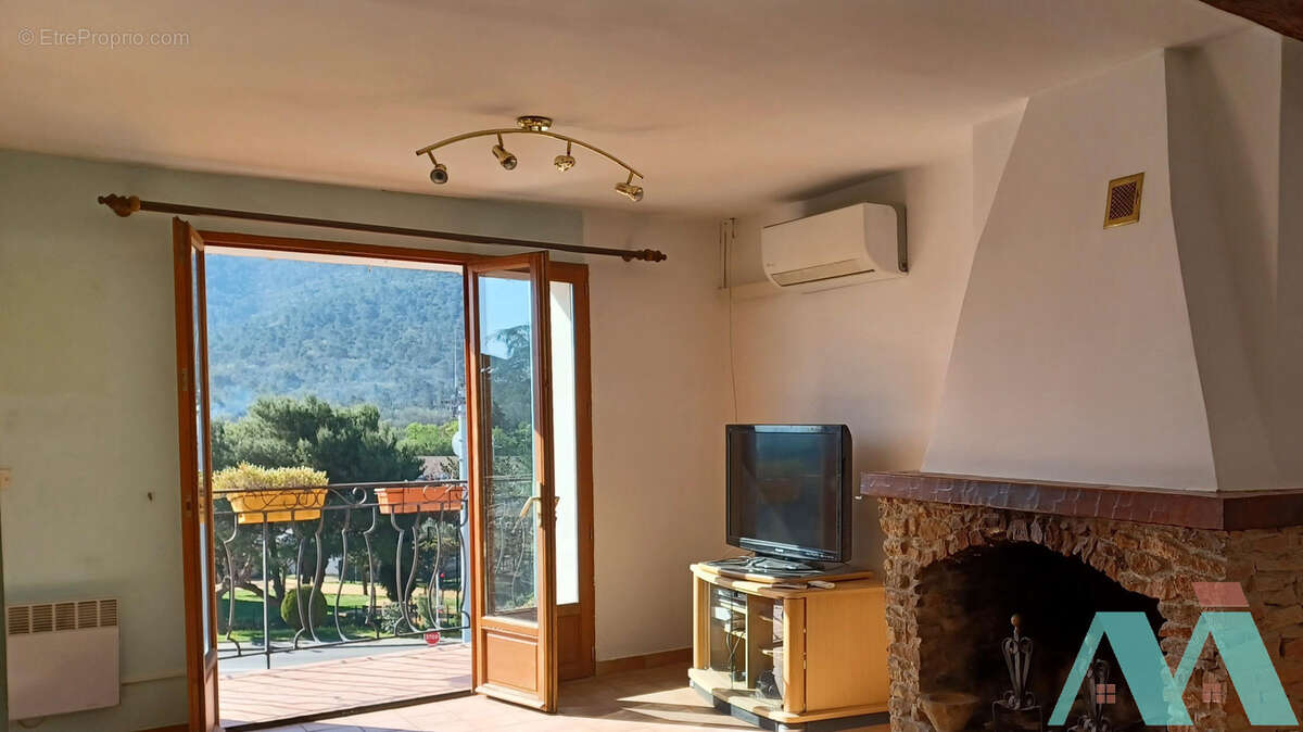 Appartement à SIGNES