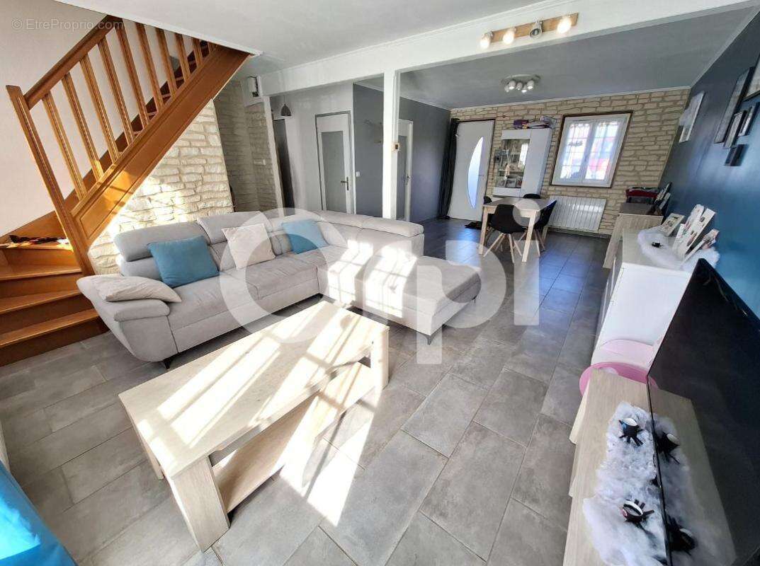 Maison à CUISE-LA-MOTTE