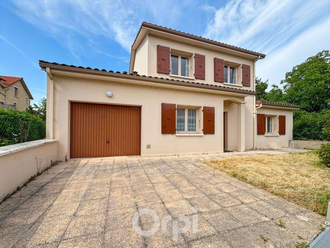 Maison à BESSINES-SUR-GARTEMPE