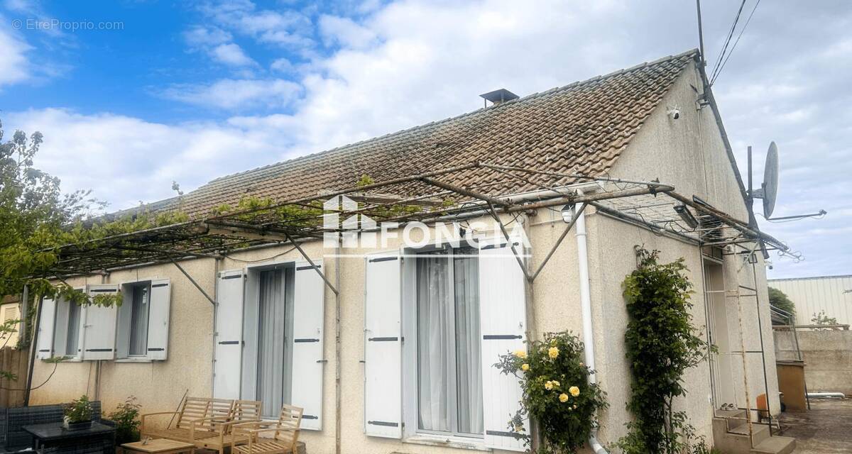 Maison à MARVILLE-MOUTIERS-BRULE