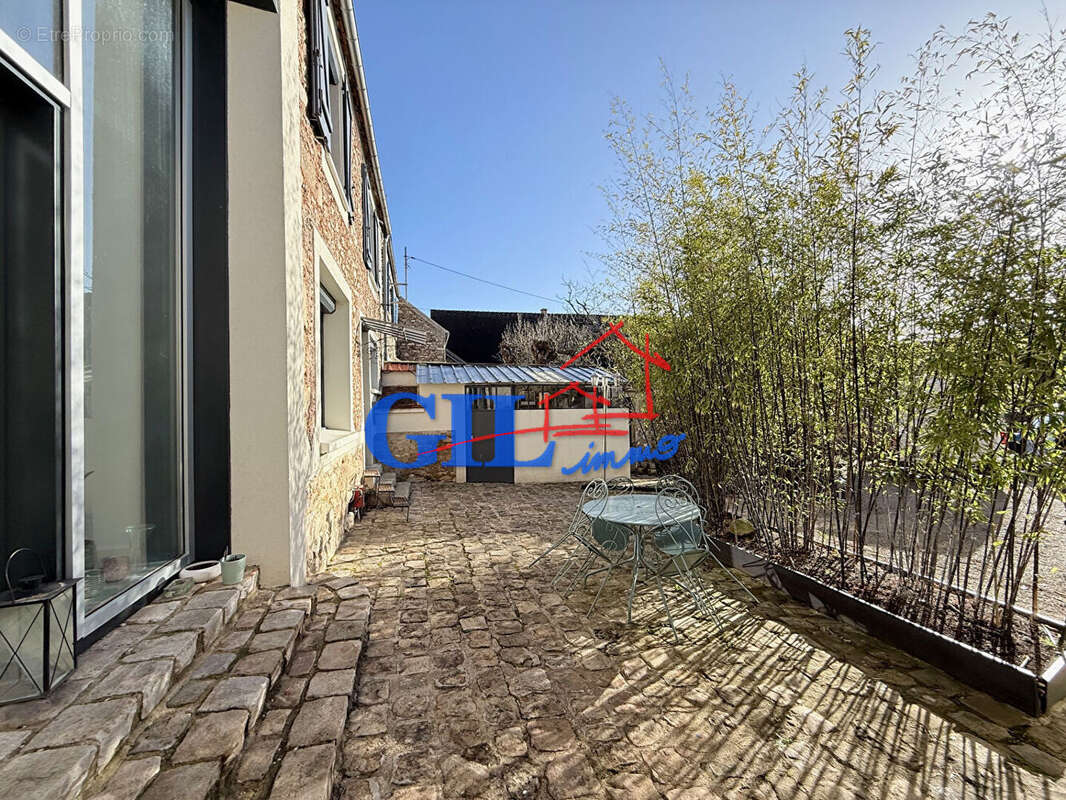 Maison à SAVIGNY-LE-TEMPLE