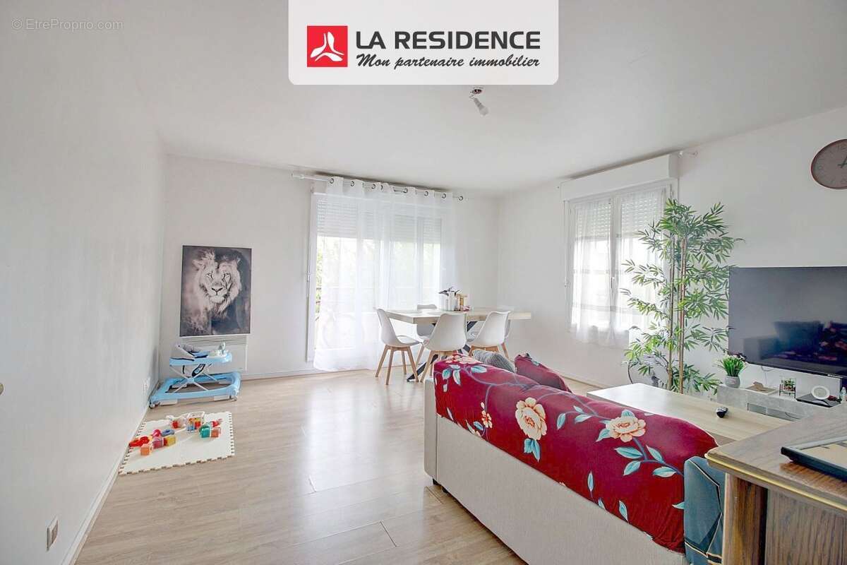 Appartement à CHANTELOUP-LES-VIGNES