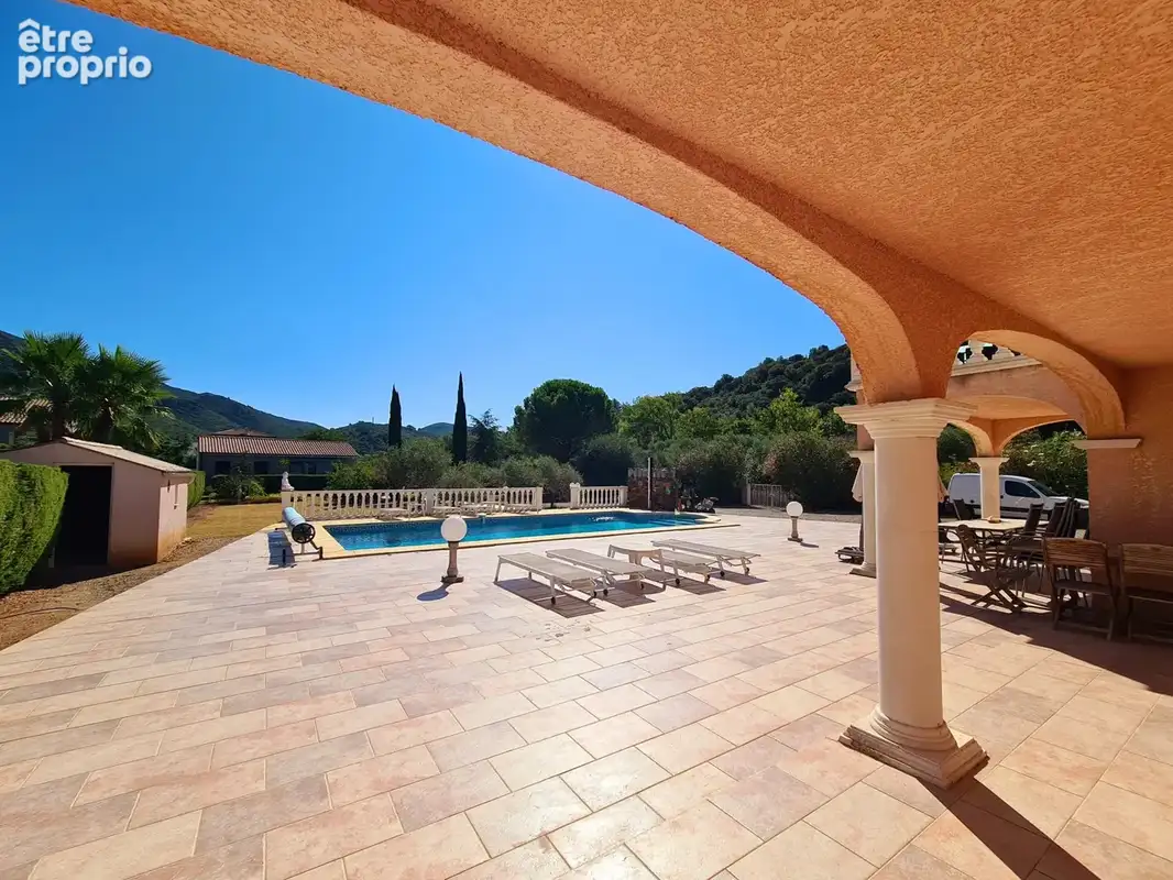 Villa de 248 m² habitables offrant 7 chambres sur 2160 m².  - photo 8
